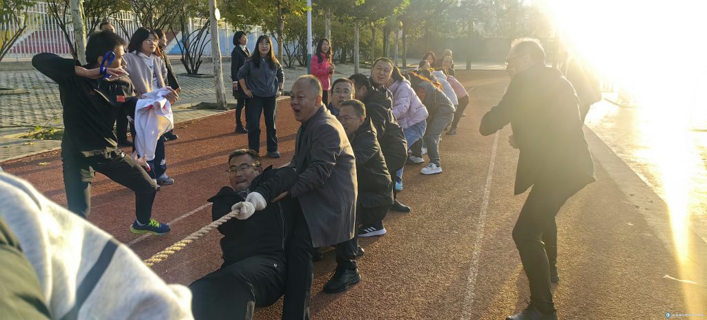 凝心聚力展風(fēng)采，砥礪奮進(jìn)譜新篇——定西市第一中學(xué)舉辦“重陽(yáng)節(jié)”教職工拔河比賽